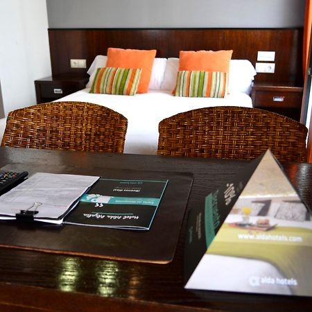 Hotel Alda Algalia ซานติอาโก เด กอมโปสเตลา ภายนอก รูปภาพ