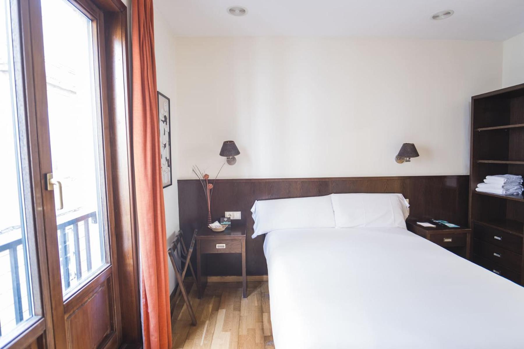 Hotel Alda Algalia ซานติอาโก เด กอมโปสเตลา ภายนอก รูปภาพ