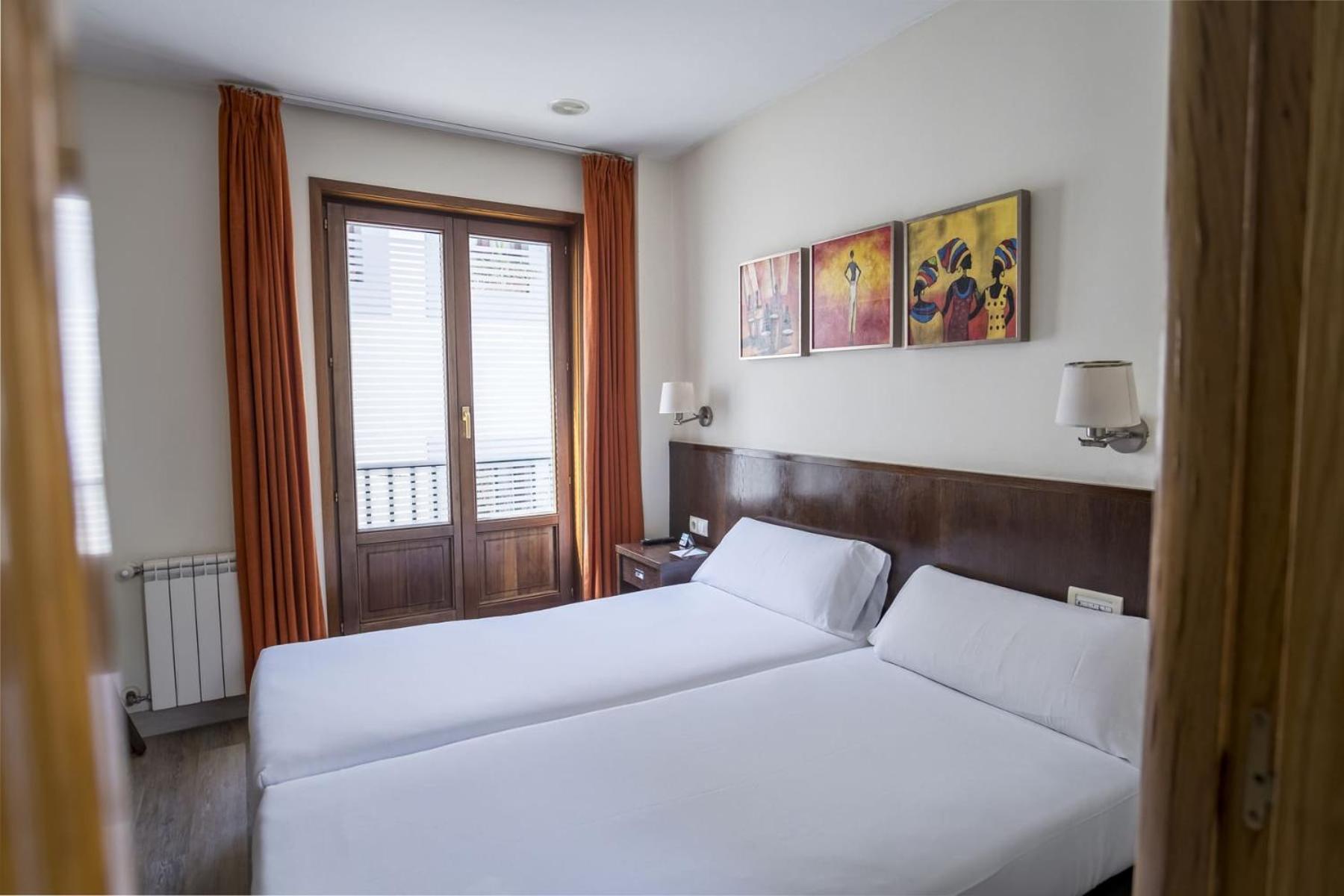 Hotel Alda Algalia ซานติอาโก เด กอมโปสเตลา ภายนอก รูปภาพ
