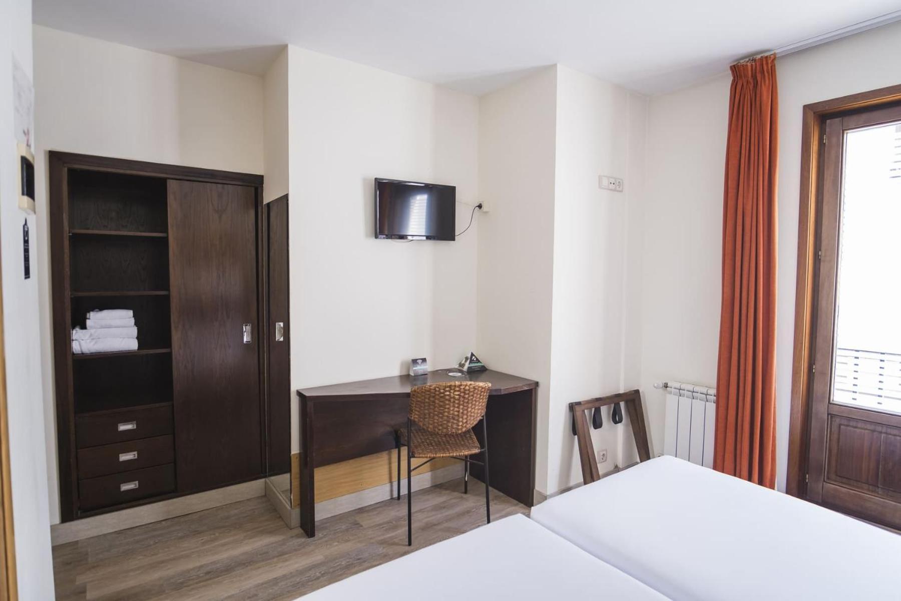 Hotel Alda Algalia ซานติอาโก เด กอมโปสเตลา ภายนอก รูปภาพ