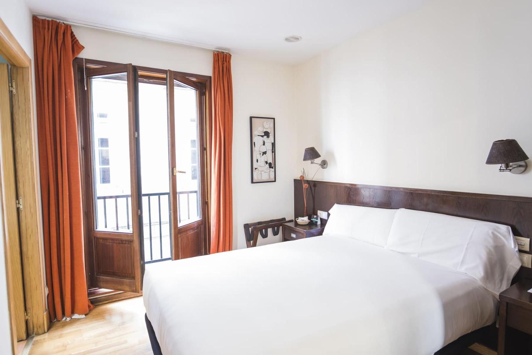 Hotel Alda Algalia ซานติอาโก เด กอมโปสเตลา ภายนอก รูปภาพ